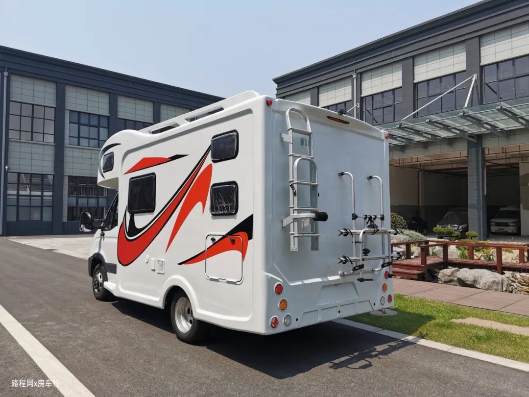 『荣威RX5』依维柯房车只要36.8万？还加赠600AH锂电和户外厨房？
