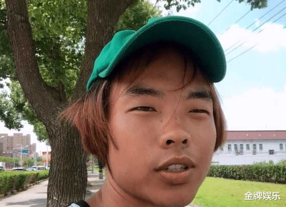 「vlog」网红大神啊段晒收入,月入十万左右,扣税额就高达两万