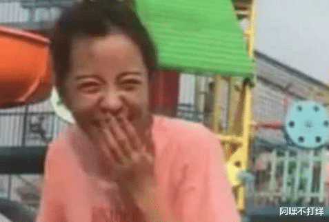 『papi酱』papi酱: 我卸妆了, 莉哥: 我也卸妆了, 阿冷: 我来表演一个惊悚片