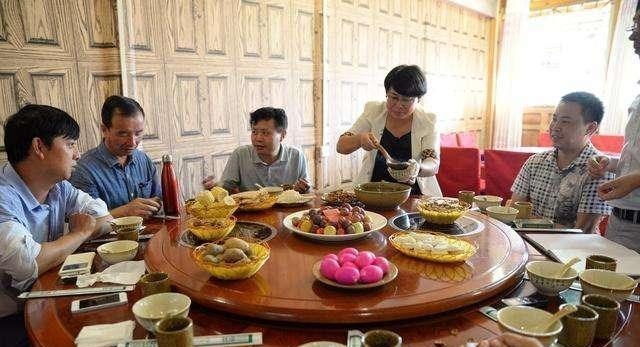 报销@酒局结束，领导私下给你钱，让你结账，傻子才去，聪明人都这样做