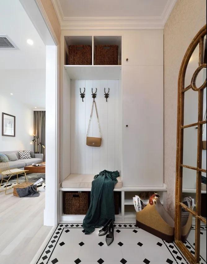 ：进门就是客厅和餐厅的户型，怎样设计玄关？