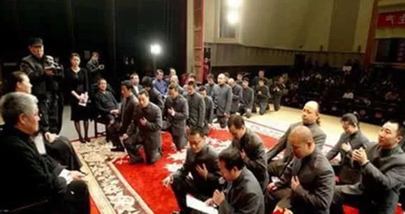 赵本山|赵本山大结局：敛财、广收徒、买飞机，为何一夜被封杀？