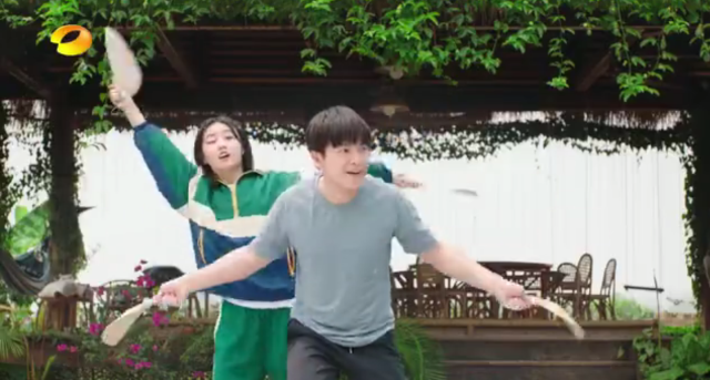 尬舞@《向往的生活4》即将开播，蘑菇屋又来新朋友，彭昱畅张子枫院内尬舞