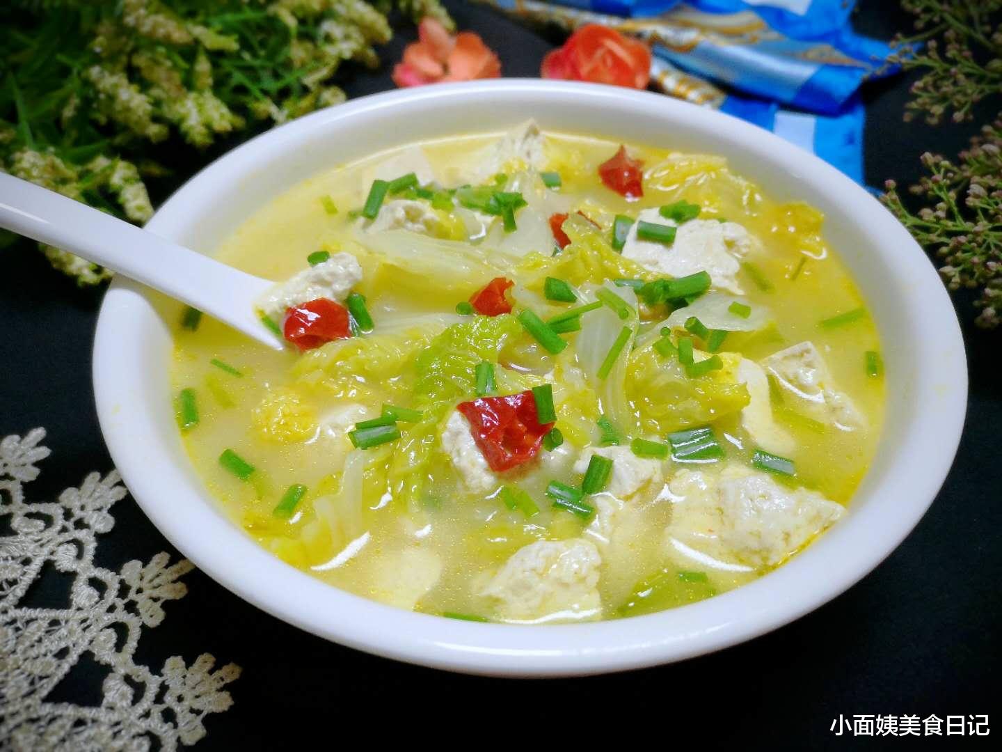「白菜豆腐汤」立夏后，这汤三天两头准做一锅，清甜美味汤味鲜，还清肠刮油！