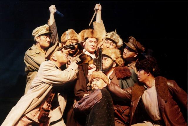 [杨子荣]活捉座山雕16天后，杨子荣牺牲了，到底是因为自信还是意外？