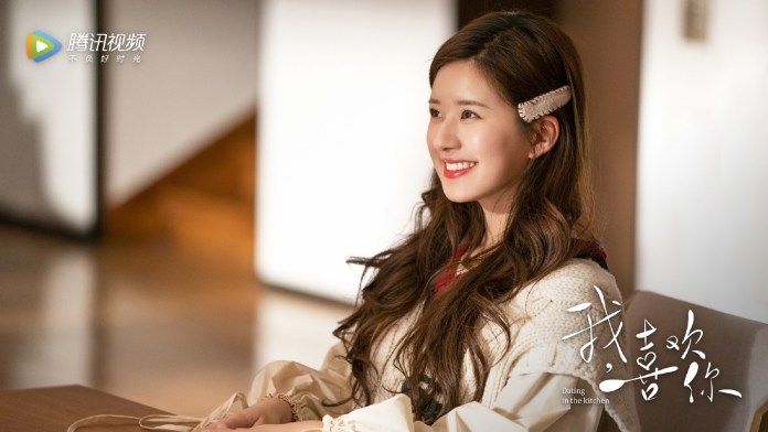 赵露思|赵露思清唱主题曲《我喜欢你》,频频出错+表情丰富,不愧是憨憨