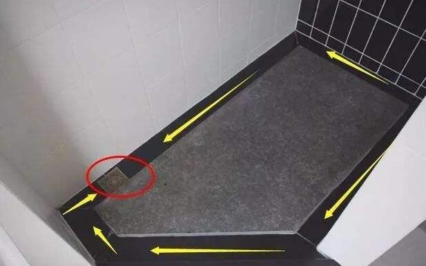 【】卫生间斜坡排水早就过时了！直接抬高2cm，排水更快还防滑