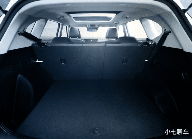 『起亚傲跑』起亚终于“低头”了！搭四缸发动机，油耗5.4L，比本田XRV好看