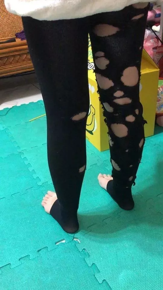 天气冷了，翻出厚袜子来穿，没想到已经被猫咬成这样了，奔溃