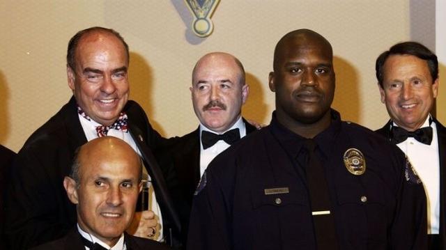 警察|曾是NBA顶级巨星，退役后跑去当警察，如今身兼数职官居副警长