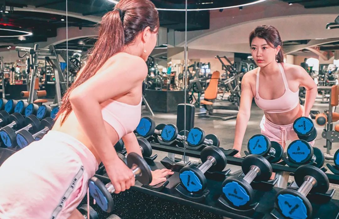 |放弃空姐铁饭碗，英超女神王昊玥的逐梦之路