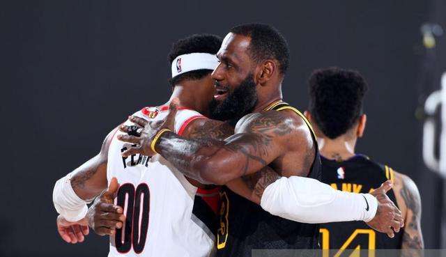 德怀特·霍华德|险冲突！发生争执后，安东尼指着霍华德发狠，魔兽吓得赶紧走开？