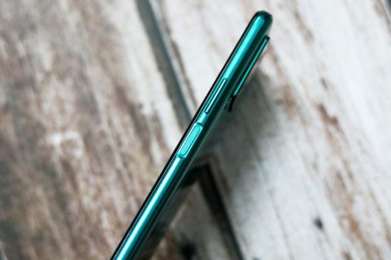 卢伟冰■麒麟820中端之光1秒卖了多少台？网友：应了卢伟冰一年前的那句话