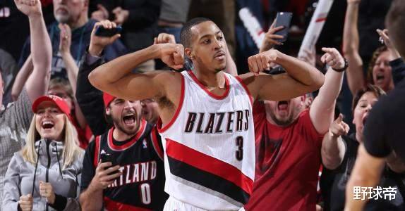 斯蒂芬·库里|高中才1米58，2年曾狂长22CM！如今得分比哈登多，3分比库里准！他真牛