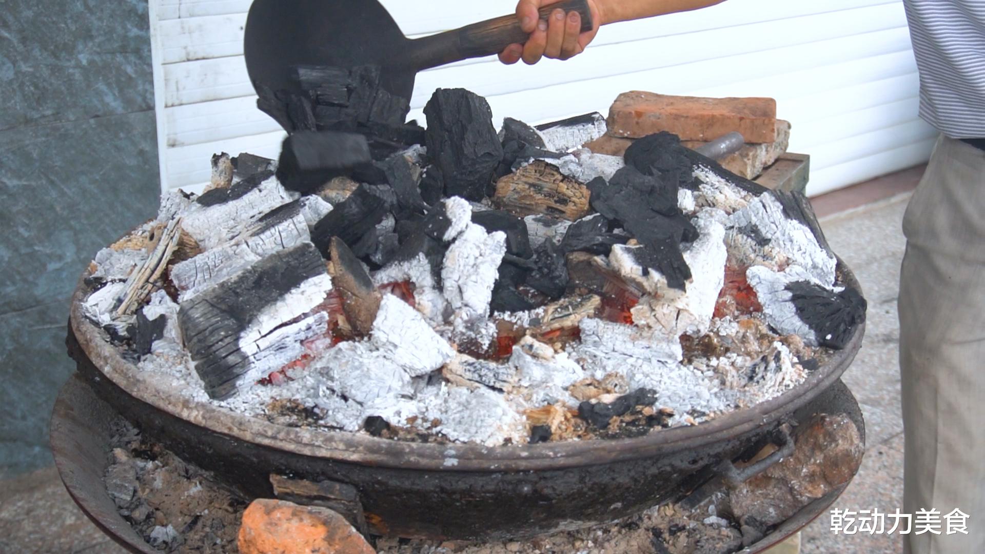 月饼|78岁大爷教你做古法月饼，1个2斤重卖50元，1天400个供不应求