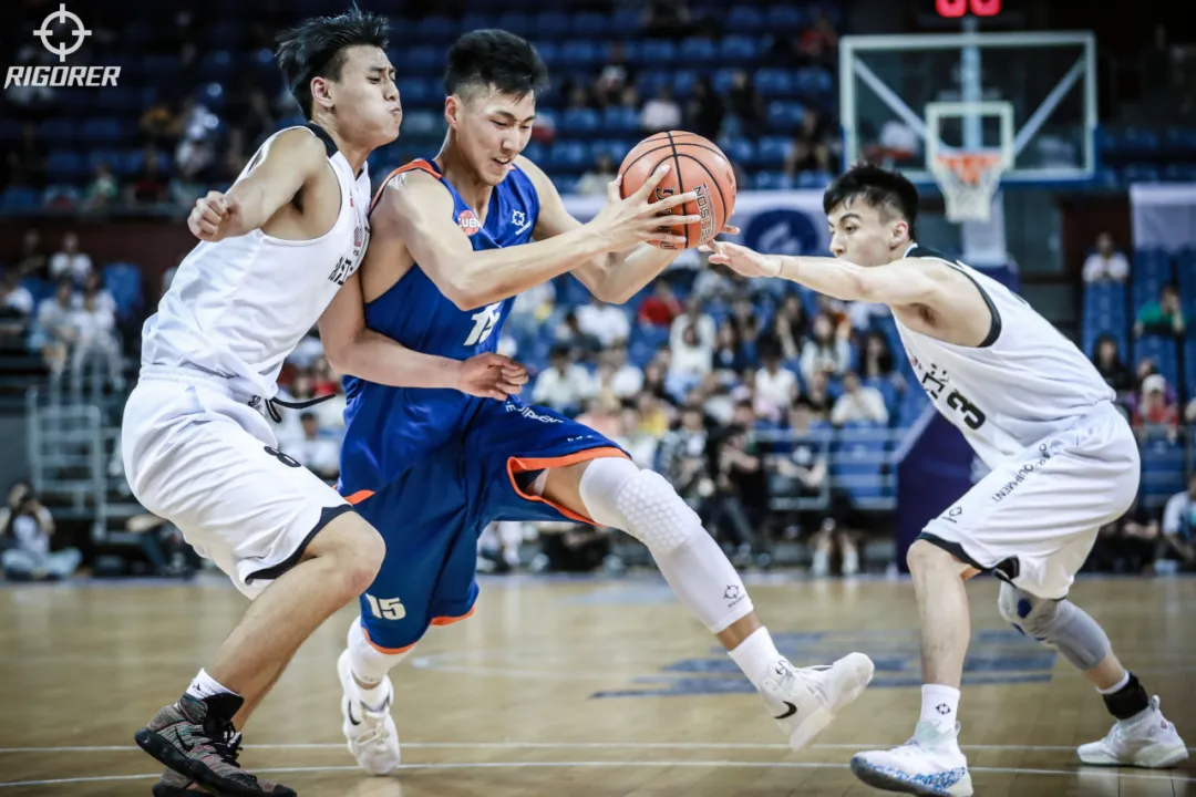 「扣篮」隔扣CBA球员，他是CUBA字母哥！曾在阿隆戈登面前秀扣篮