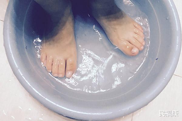 花椒|厨房常见1物，或是“祛湿高手”，泡脚水里放一些，止痒又助眠