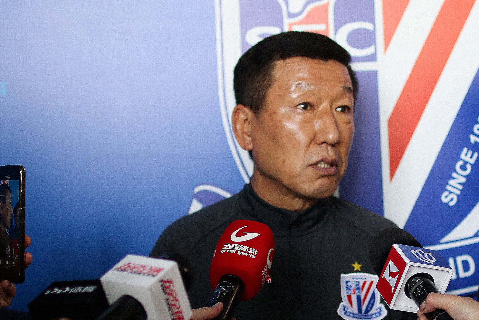 巴塞罗那|官宣！巴塞罗那锋线大将加盟上海申花，本赛季14场轰11球！