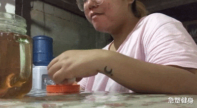 鸡蛋|体重115斤女生减肥，每天只吃鸡蛋，坚持1周后看能减多少斤？