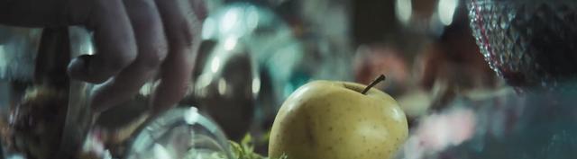 [电影]刷屏的网红爆款细思恐极：上层人吃肉，下层人吃人