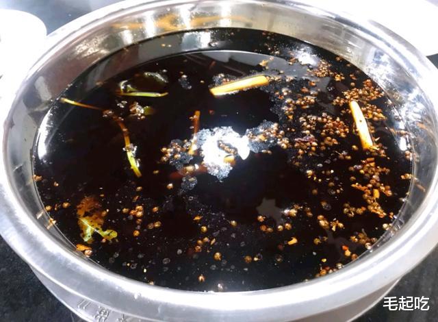 鱼火锅|高傲的服务员、赤膊的厨师！成都著名鳝鱼火锅“踩雷”，失望而归