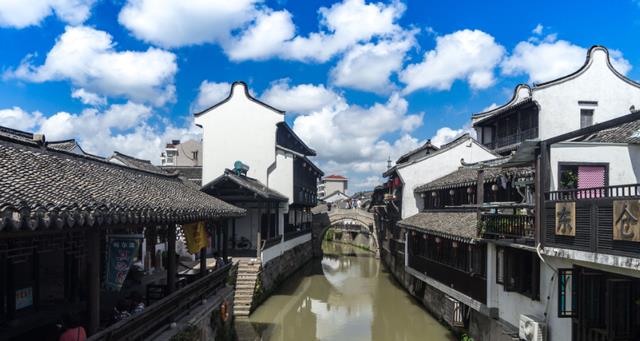 古镇 我国名字“相同”的古镇，一处雕栏玉砌，一处商业化气息太重！