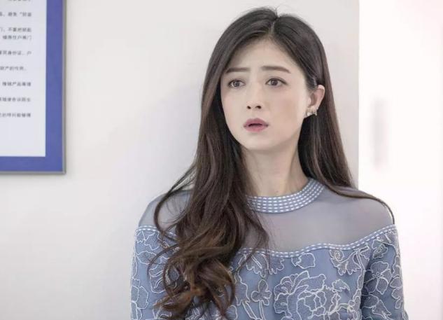 穿衣搭配@脸胖的女生千万不要穿这几种衣服，更加显脸大，还很没气质！