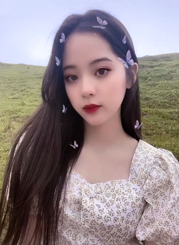 「欧阳娜娜」欧阳娜娜才是“发育过猛”，当她倒在地上的那刻，颜值过于真实！