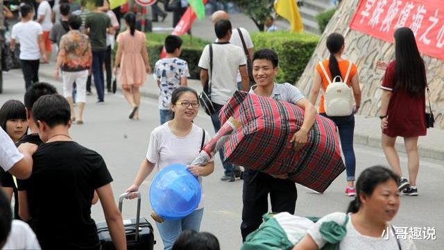 『』三本和专科院校毕业的人，现在都在做什么？现实就是这么“残酷”