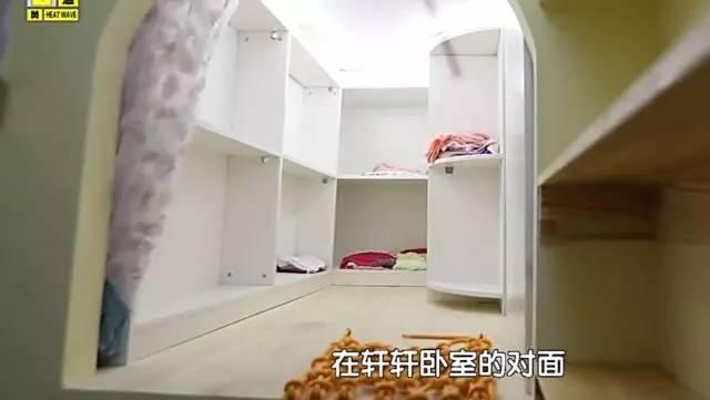「」5口人蜗居17㎡，姥爷睡衣柜上，姥姥躲厕所，竟爆改成五室一厅