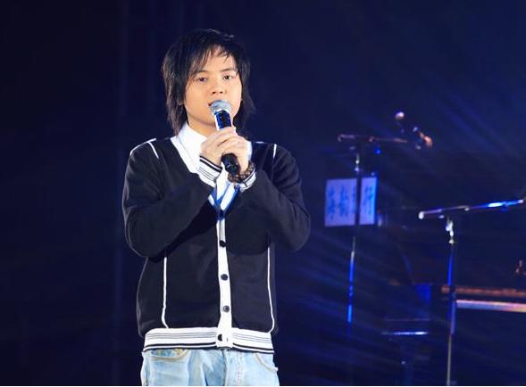 郑源|19岁靠唱歌一天赚一万元，春晚都请不动他，却没人敢说他耍大牌