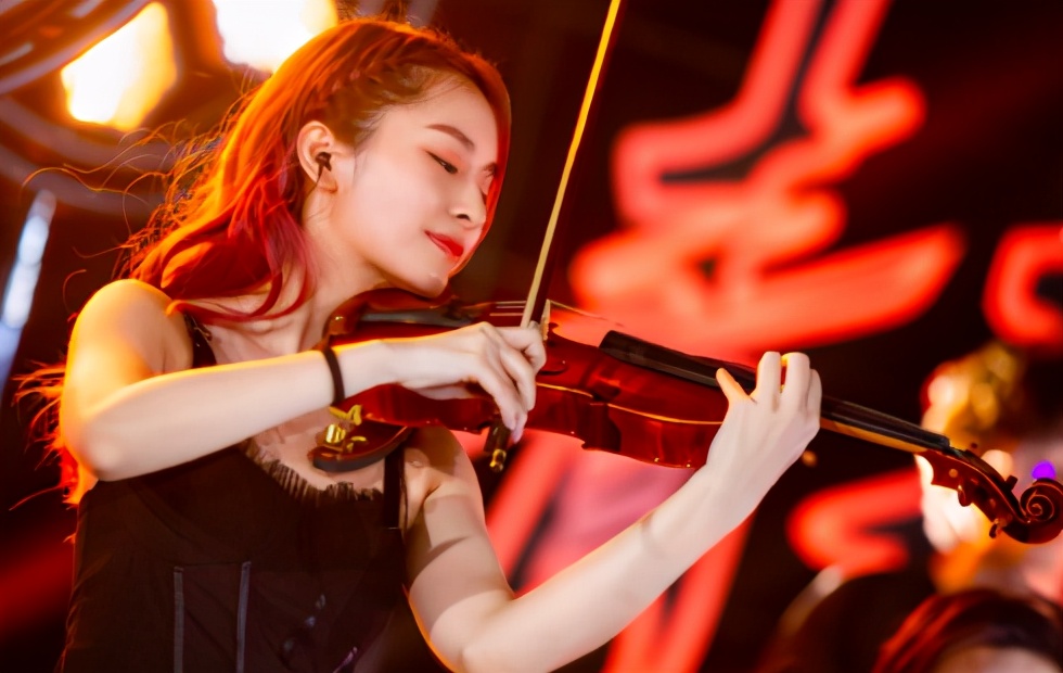 陆虎|34岁快男陆虎公开恋情！暴露两人已经密恋5年，女方是小提琴家