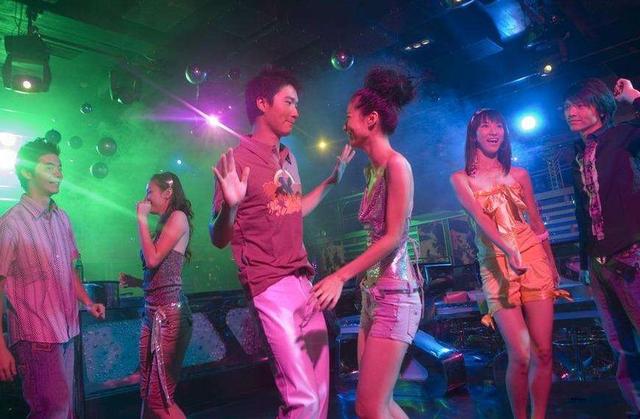 酒吧■中国酒吧最多密度最高的城市，以美景美食美女而闻名，越夜越美丽
