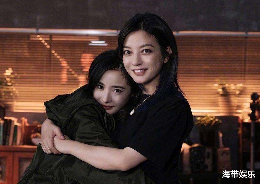 赵薇|杨幂赵薇新剧杀青，两人合照引热议，没有对比就没有伤害