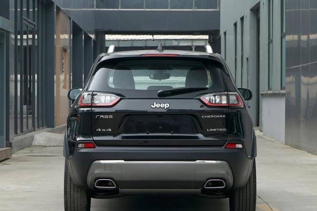 jeep自由光：怀揣25万，换车坚持提了Jeep自由光，车主说了真心话