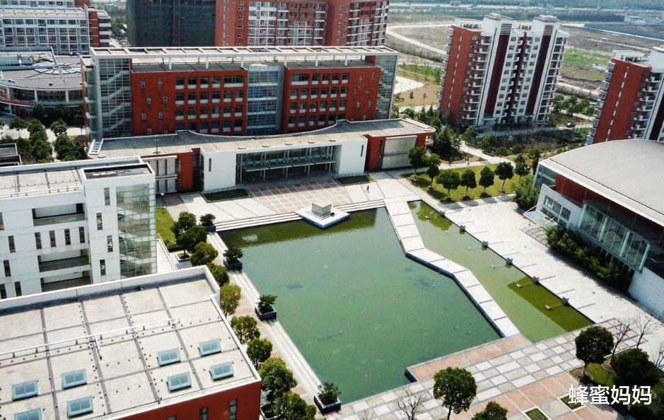 大学|本科陆续二次补录,大量考生被这3所民办学校坑惨,学费都超30000