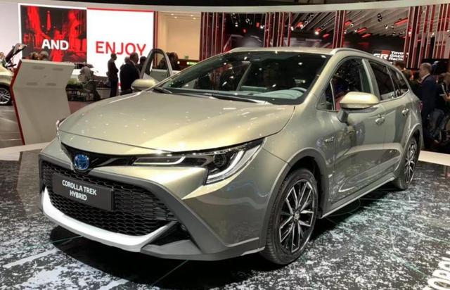 宝马3系■宝马3系Out?丰田终于亮出“王炸”,后排放倒就是床