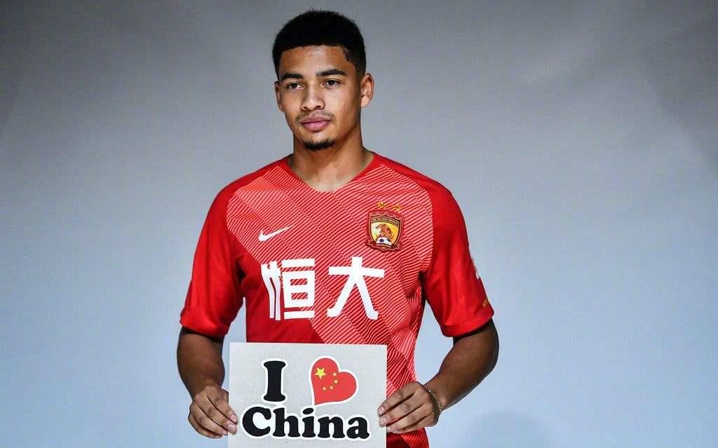 费南多：中国足球再传捷报！国足将组史上最强阵容，里皮钦点归化他