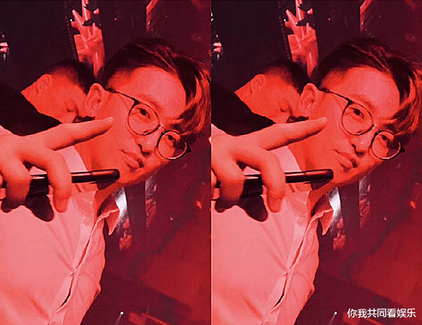 男团|跑男导演姚译添有多帅？当他摘掉眼镜后帅成男团脸，不C位出道可惜了