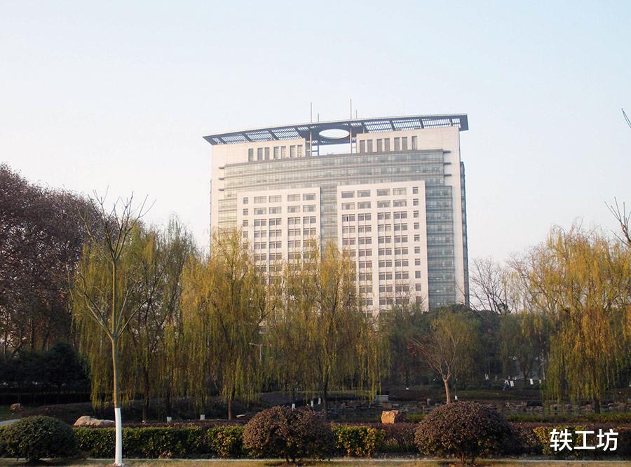 高校|3所冠以省名的综合性大学,不是211,校址也不在省会,但实力很强