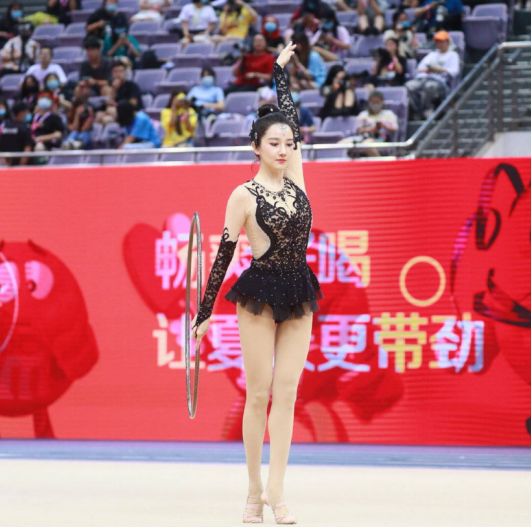 陈小纭|陈小纭力压张艺凡成冠军，网友调侃除了不会挑男友，她什么都会