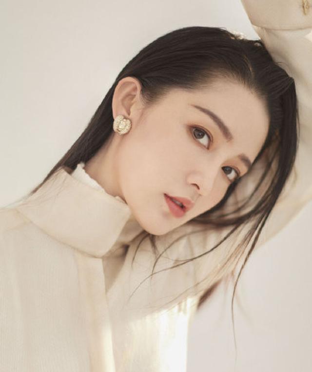 李沁@李沁复工拍戏，看到助理为她准备的饭，才知女明星的身材管理多严格