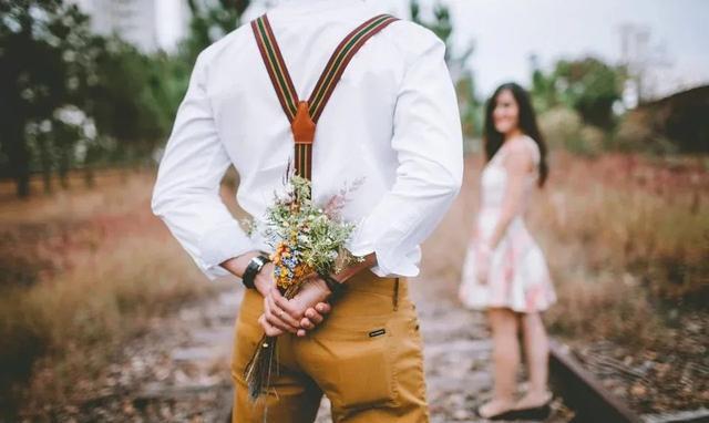 早恋|尖子生如何写情书？文科生浪漫，理科生隐晦，老师：不能早恋