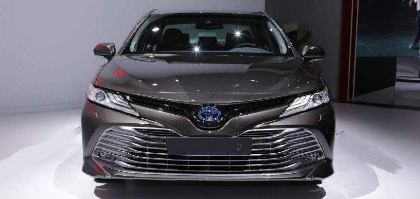 #丰田凯美瑞#丰田旗下的“黑武士”，比雅阁帅气，配10气囊，油耗4.1l