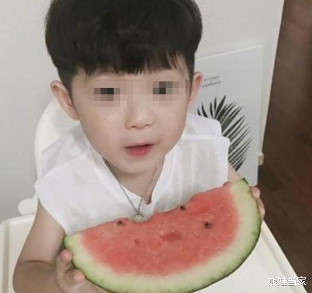 熊娃当家|“儿子太帅，不可能是亲生的”，4次亲子鉴定，爸爸摸不着头脑