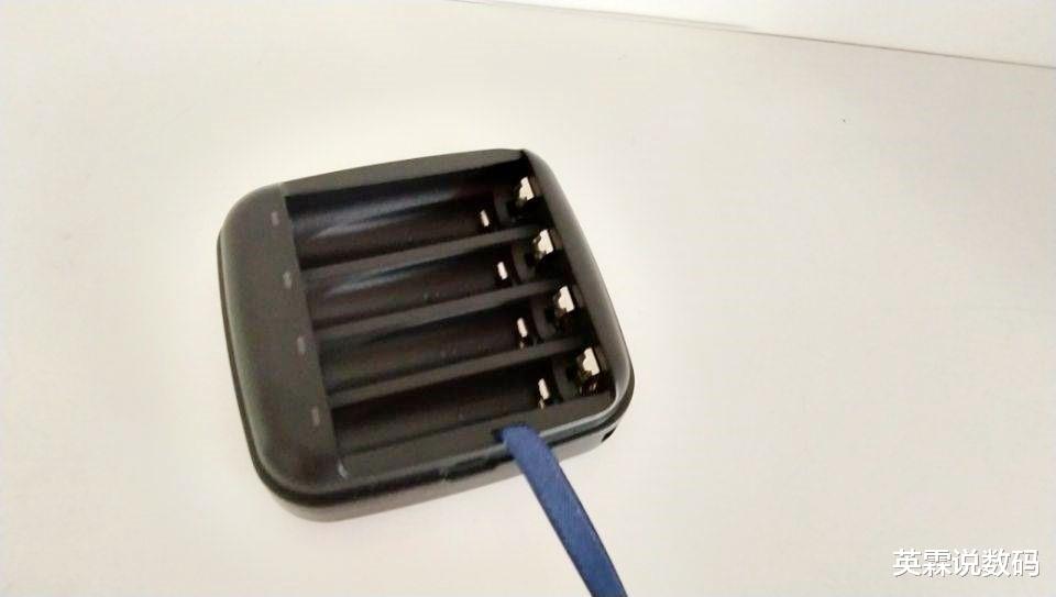 电池|熊孩子玩具电池不怕没电了！XTAR ET4S充电器之体验