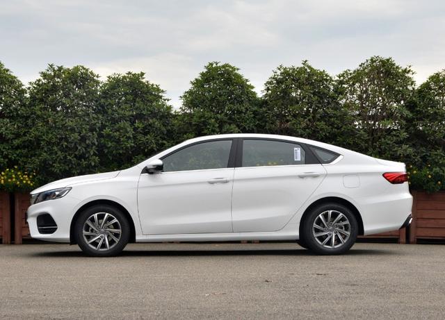 长安逸动|经济紧张也要买新车,年轻人不妨考虑这四台,物美价廉才八九万