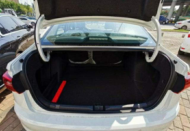 「现代索纳塔」刚工作的小年轻，家里资助十多万买车，选来选去最终提了大众神车