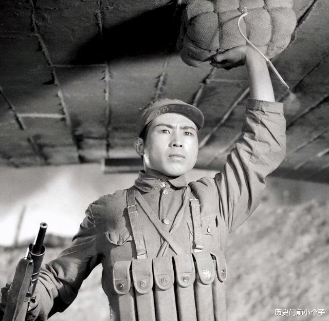 董存瑞|董存瑞牺牲后,这位开国中将一直照料他们全家,直到自己去世