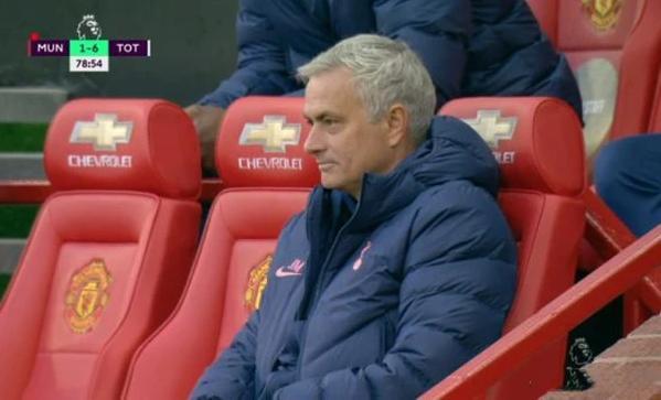 曼联|别被穆里尼奥温柔地摸头杀骗了！一个新的时代要从他这里开始了！